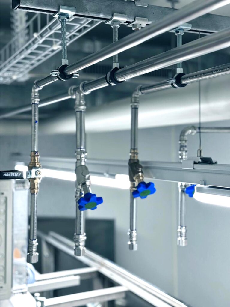 Réseaux de tuyauterie sanitaire installés par ENBAK Sàrl CHUV Lausanne