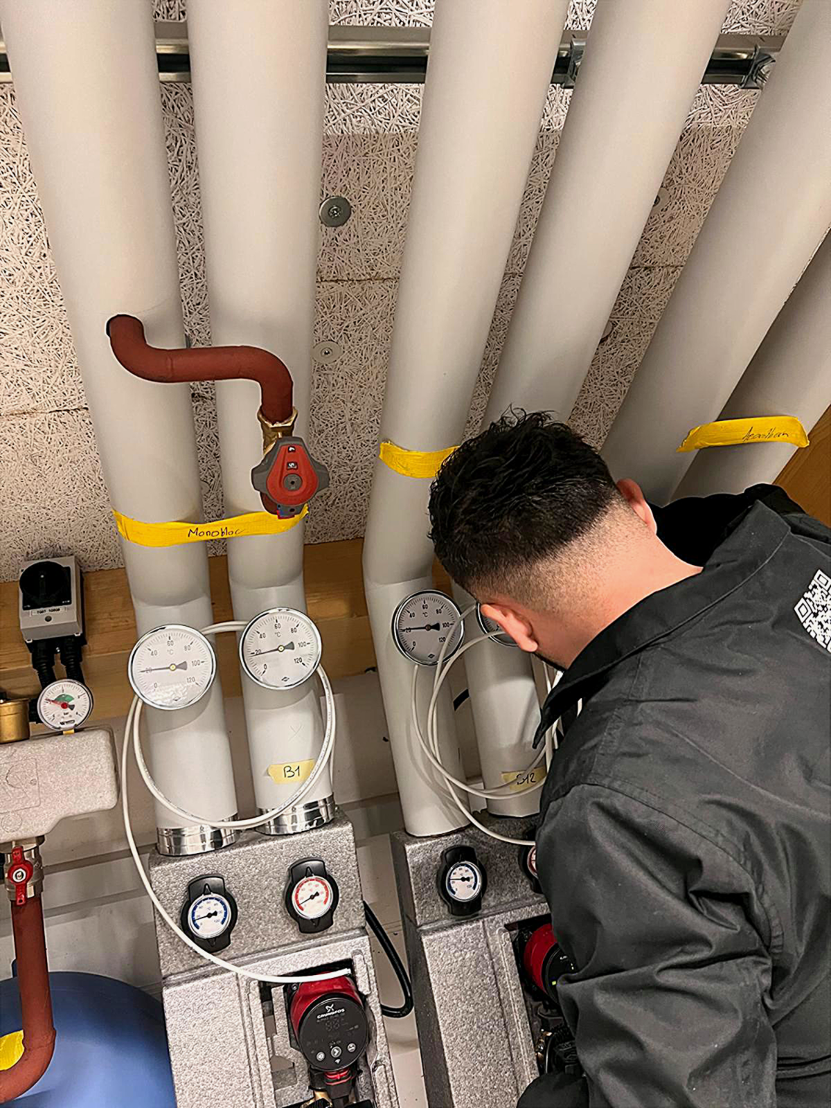 L’entretien régulier de vos installations sanitaires et de chauffage est un levier essentiel pour éviter les pannes, garantir la sécurité des équipements et maintenir des performances stables dans le temps. Chez ENBAK Sàrl, nous proposons un service d’entretien structuré et maîtrisé, basé sur des contrôles techniques précis, des vérifications de fonctionnement et des ajustements préventifs adaptés à chaque installation. Chaque intervention est pensée en fonction du type de bâtiment, des usages réels et des exigences réglementaires, afin d’anticiper les dysfonctionnements avant qu’ils n’impactent votre confort ou votre exploitation. Un entretien professionnel permet de prolonger la durée de vie des équipements, de réduire les risques de pannes imprévues et d’optimiser la consommation énergétique. Il s’inscrit également dans une démarche de conformité aux normes suisses en vigueur et de maîtrise des coûts sur le long terme. Qu’il s’agisse d’installations résidentielles, de bâtiments professionnels ou de locaux techniques, ENBAK assure un suivi fiable et cohérent, avec une approche claire et transparente. L’entretien devient ainsi une action proactive, au service de la continuité, de la sécurité et de la sérénité.