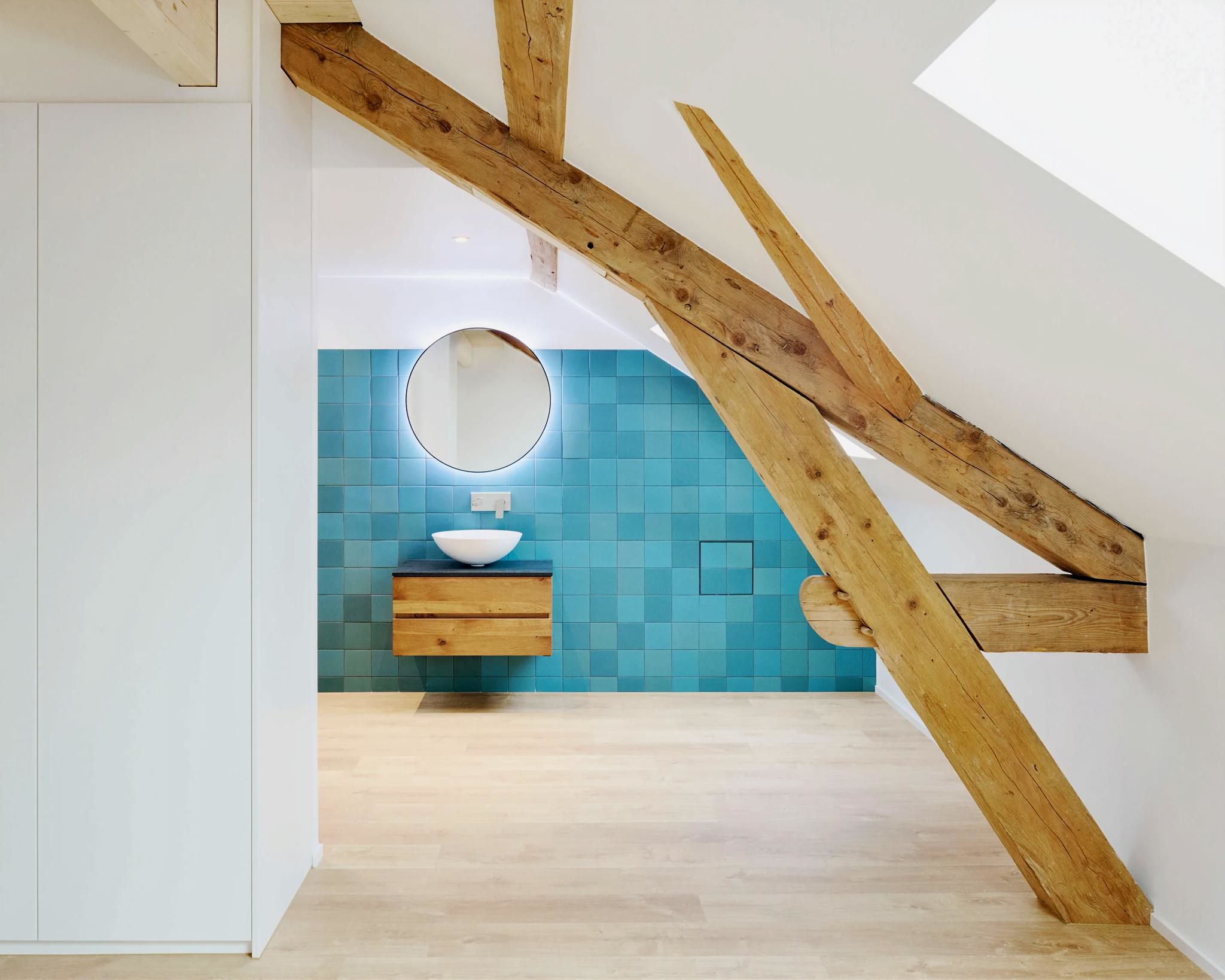 Modern bathroom installed by ENBAK Sàrl