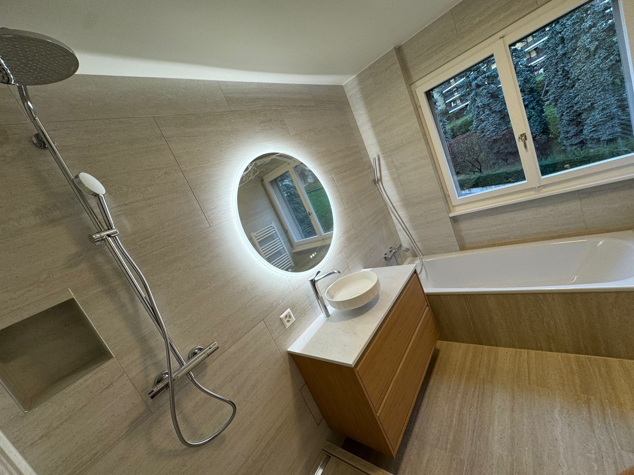 Salle de bain réalisée par ENBAK Sàrl